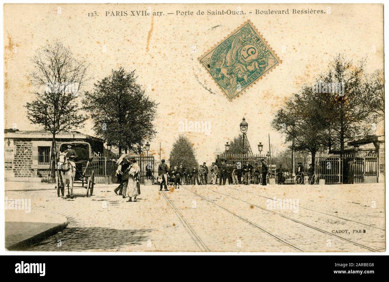 La Porte de St Ouen, Boulevard Bessieres, an der Grenze der Arrondissements 17. und 18., Paris, Frankreich. Es war ein Tor in der Thiers-Mauer aus dem 19. Jahrhundert und gab auch einer Metrostation ihren Namen (1911 eröffnet). Stockfoto