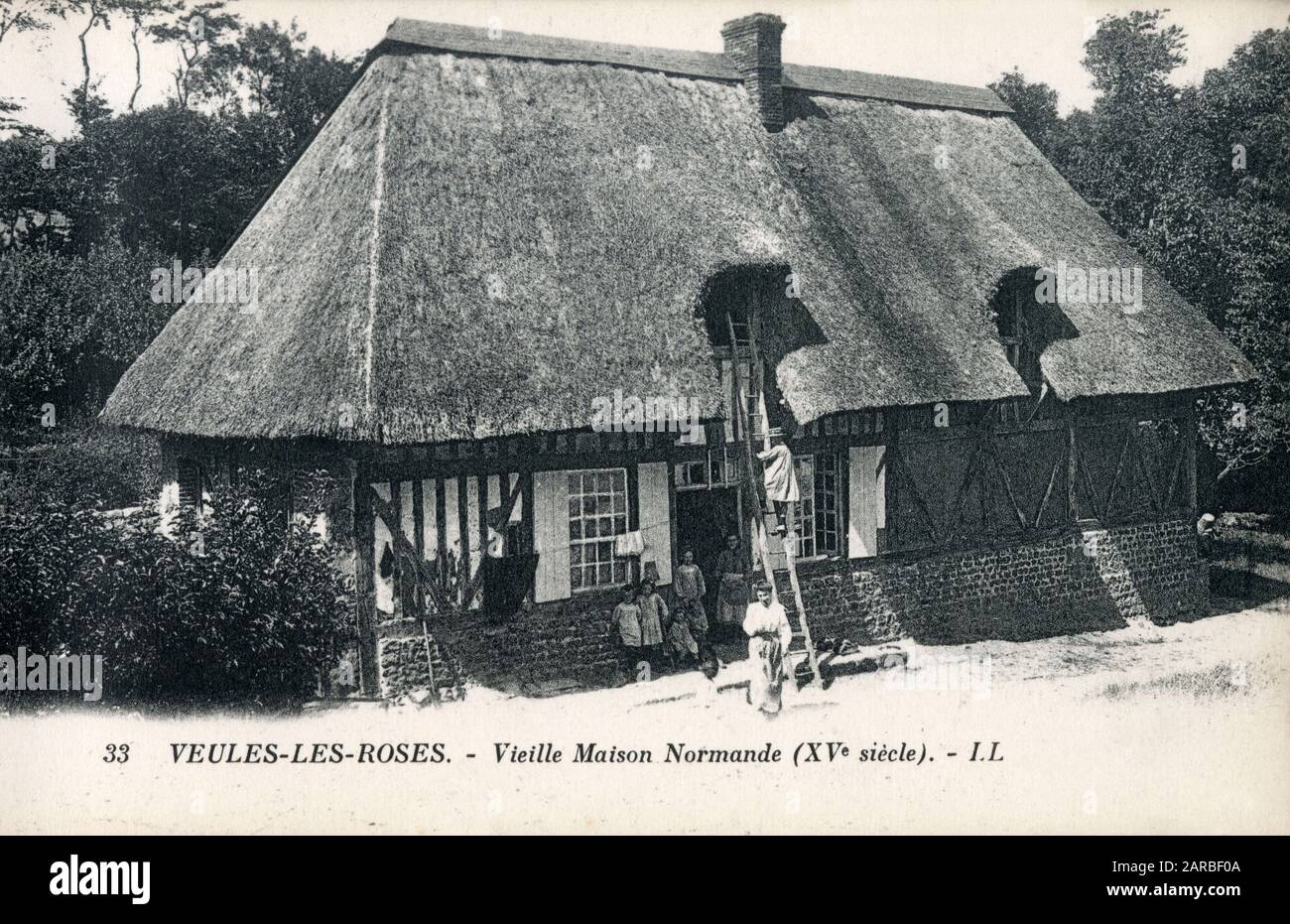 Veules-les-Roses, eine Gemeinde im Departement seine-Maritime in der Normandie in Nordfrankreich - ein altes Haus der Normandie aus dem 15. Jahrhundert. Stockfoto