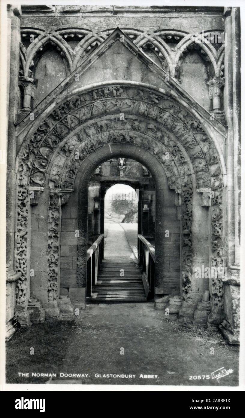 Der Norman Doorway - Glastonbury Abbey, Somerset. Stockfoto