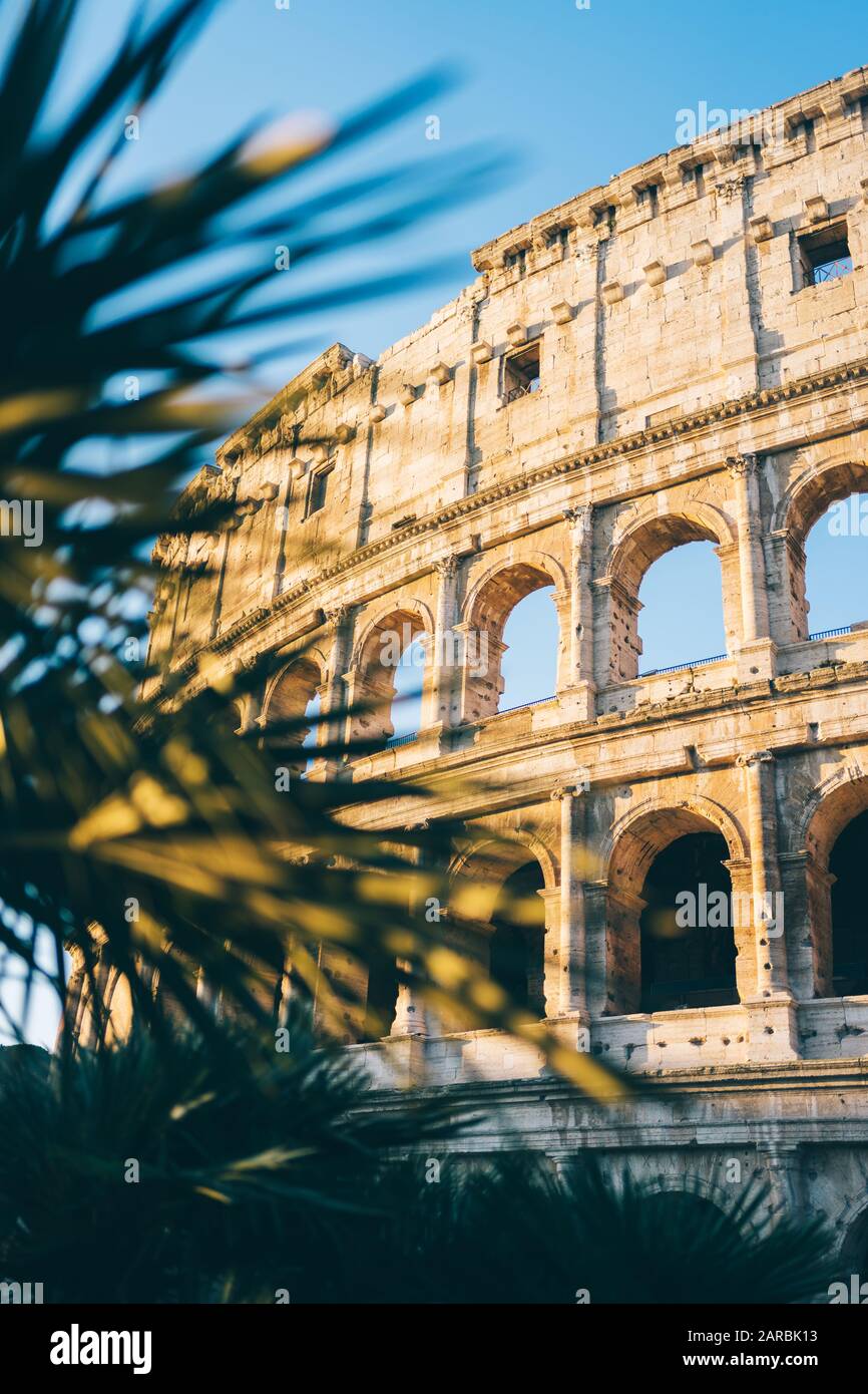 ROM, Italien - 2. Januar 2020: Das Kolosseum in Rom, Italien Stockfoto