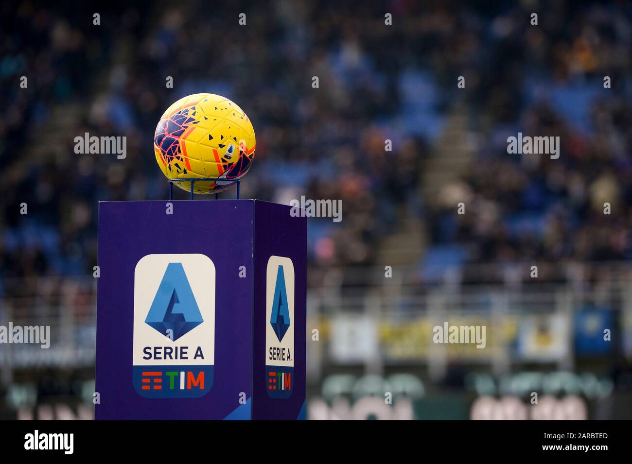 Mailand, Italien - 26. Januar 2020: Der offizielle Serie-A-Matchball Nike Merlin ist vor dem Serie-A-Fußballspiel zwischen dem FC Internazionale und Cagliari Calcio abgebildet. Die Partie endete mit einem 1:1-Unentschieden. Kredit: Nicolò Campo/Alamy Live News Stockfoto