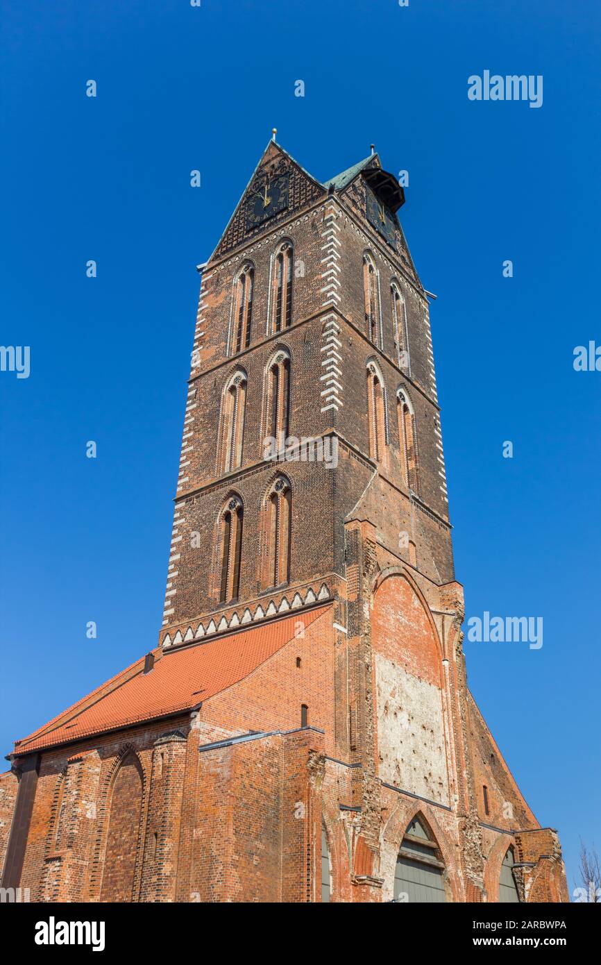 Turm der St. Marien Kirche in Wismar Stockfoto