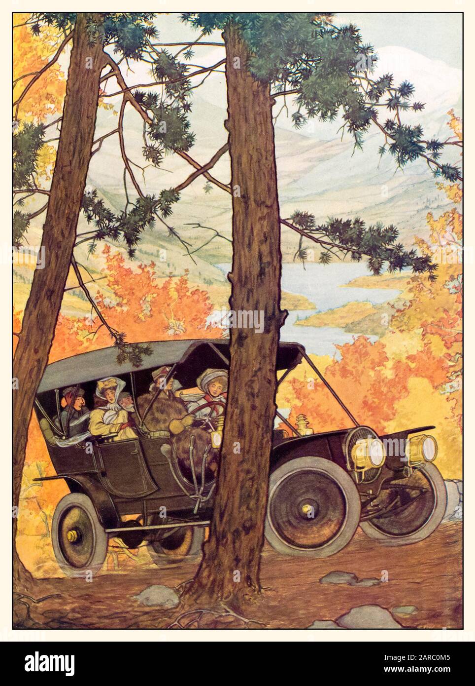 Fahren in einem Franklin Vintage Car durch den Wald im Herbst, Werbe-Illustration, ca. im Jahr 1909 Stockfoto