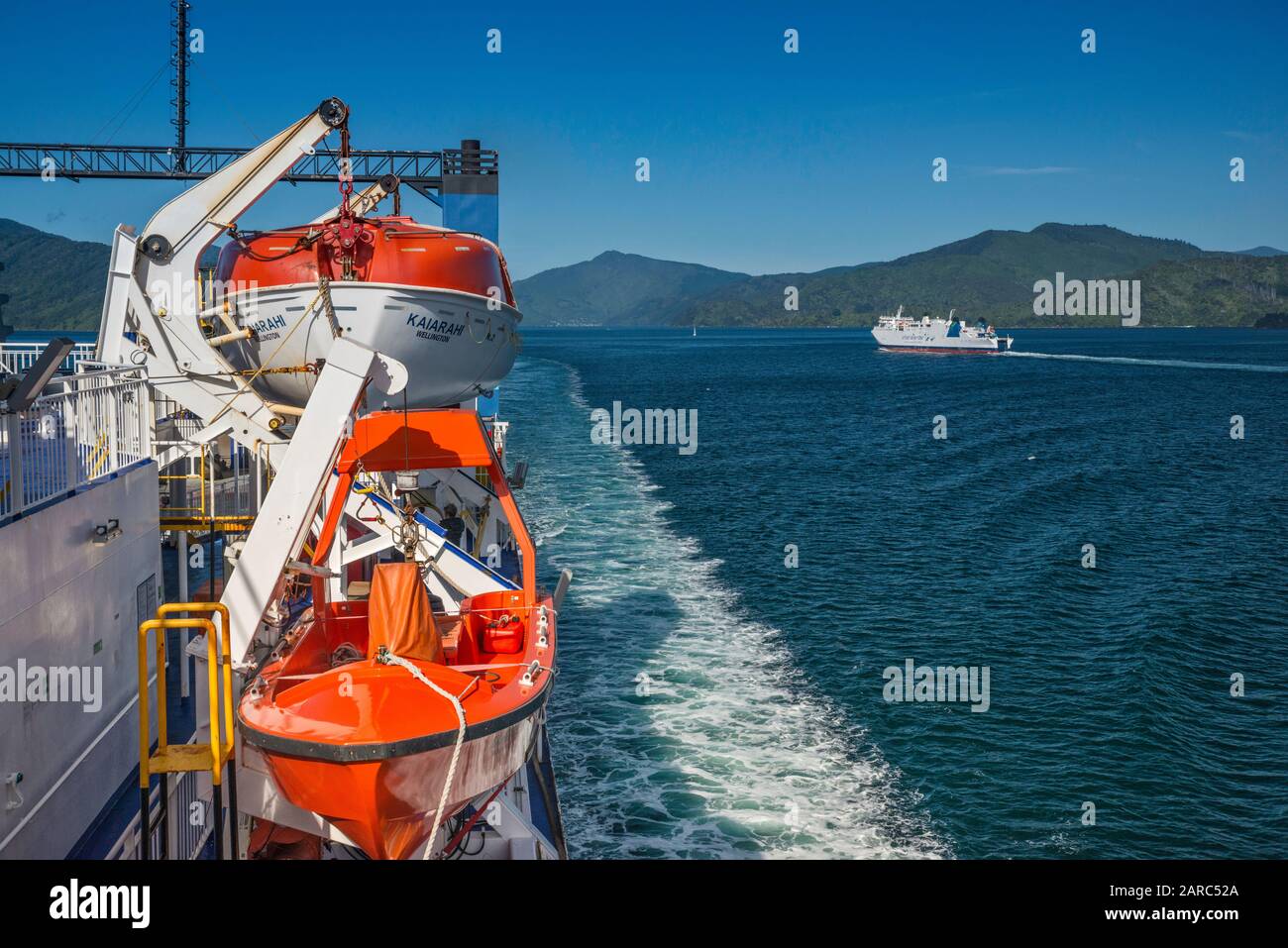 Rettungsboote bei Interislander Ferry, MS Kaiarahi, in Queen Charlotte Sound, Marlborough Sounds, Marlborough Region, South Island, Neuseeland Stockfoto