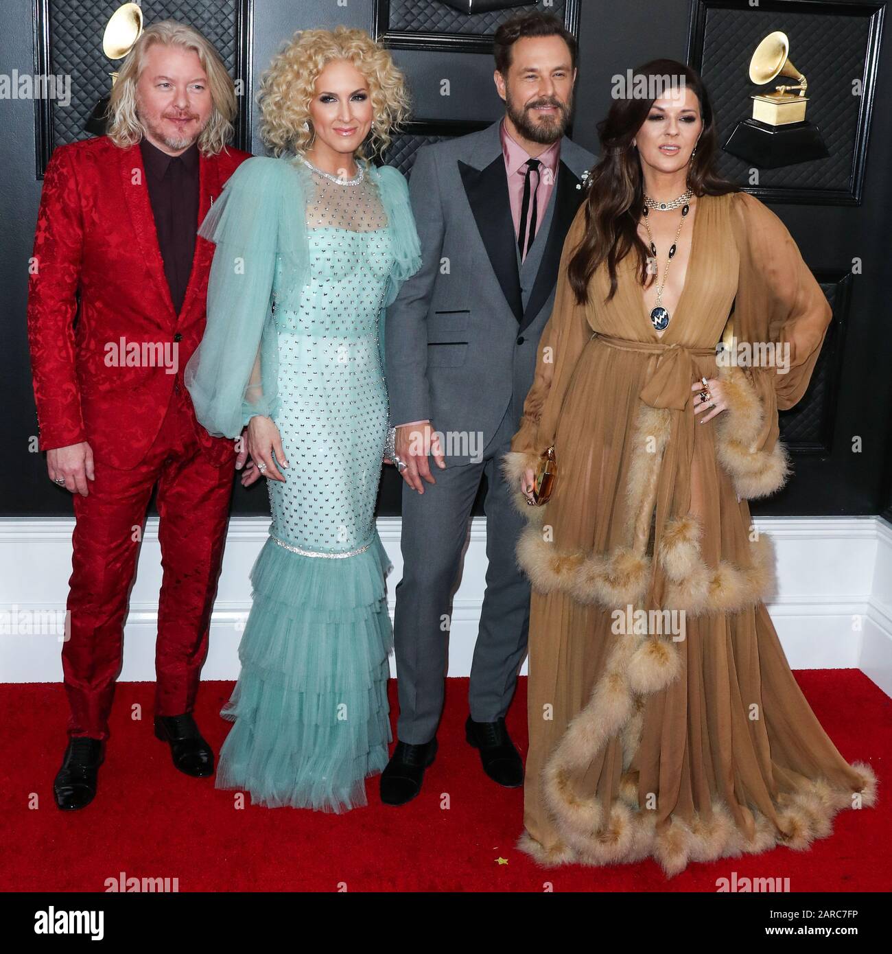 Los ANGELES, KALIFORNIEN, USA - 26. JANUAR: Philip Sweet, Kimberly Schlapman, Jimi Westbrook und Karen Fairchild of Little Big Town kommen zu den 62. GRAMMY Awards, die am 26. Januar 2020 im Staples Center in Los Angeles, Kalifornien, USA, abgehalten werden. (Foto von Xavier Collin/Image Press Agency) Stockfoto