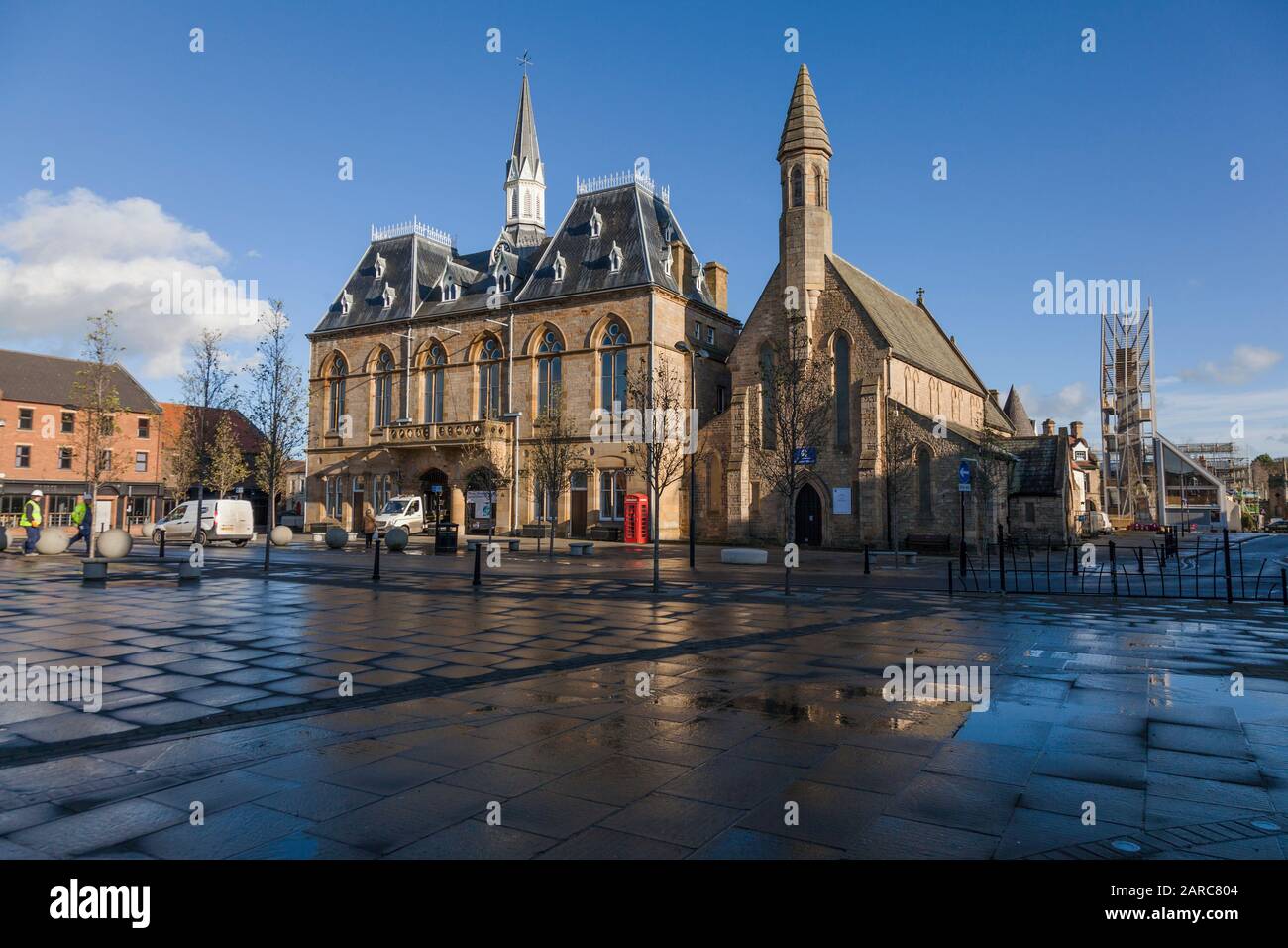 Rathaus und Auckland Tower in Bishop Auckland, England, Großbritannien. Stockfoto