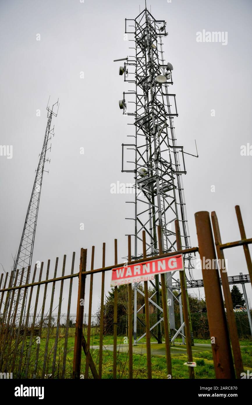 Telekommunikationsmasten in der Nähe von Dundry, Somerset. Großbritanniens Souveränität sei gefährdet, wenn das Land dem chinesischen Technologiegiganten Huawei den Bau seiner 5G-Infrastruktur zuerlaube, warnte der US-Außenminister. Stockfoto