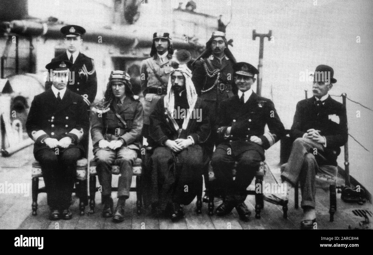 T. -E.-Laurence von Arabien mit Emir Feisal auf der HMS Orion vor dem Pariser Frieden Conference.in Januar 1919 Stockfoto
