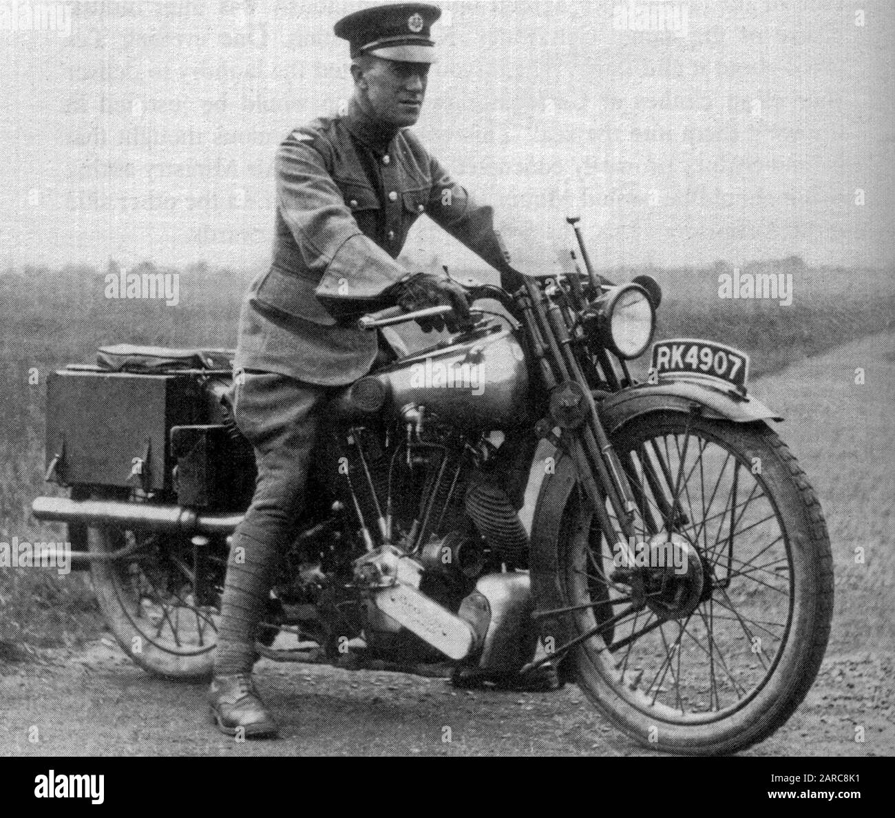 T. -E. Lawrence auf seinem Brough Superior-Motorrad Stockfoto