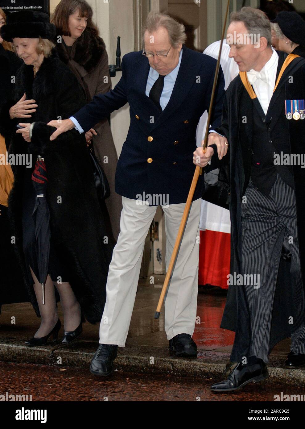 Lord Snowdon nahm an der Beerdigung des Lieblingsbutlers Wiliam Tallon der Königinmutter Teil, der auch liebevoll als "Backstairs Billy" in der Queen's Chapel im St James's Palace, London im Jahr 2007 bekannt war. Stockfoto
