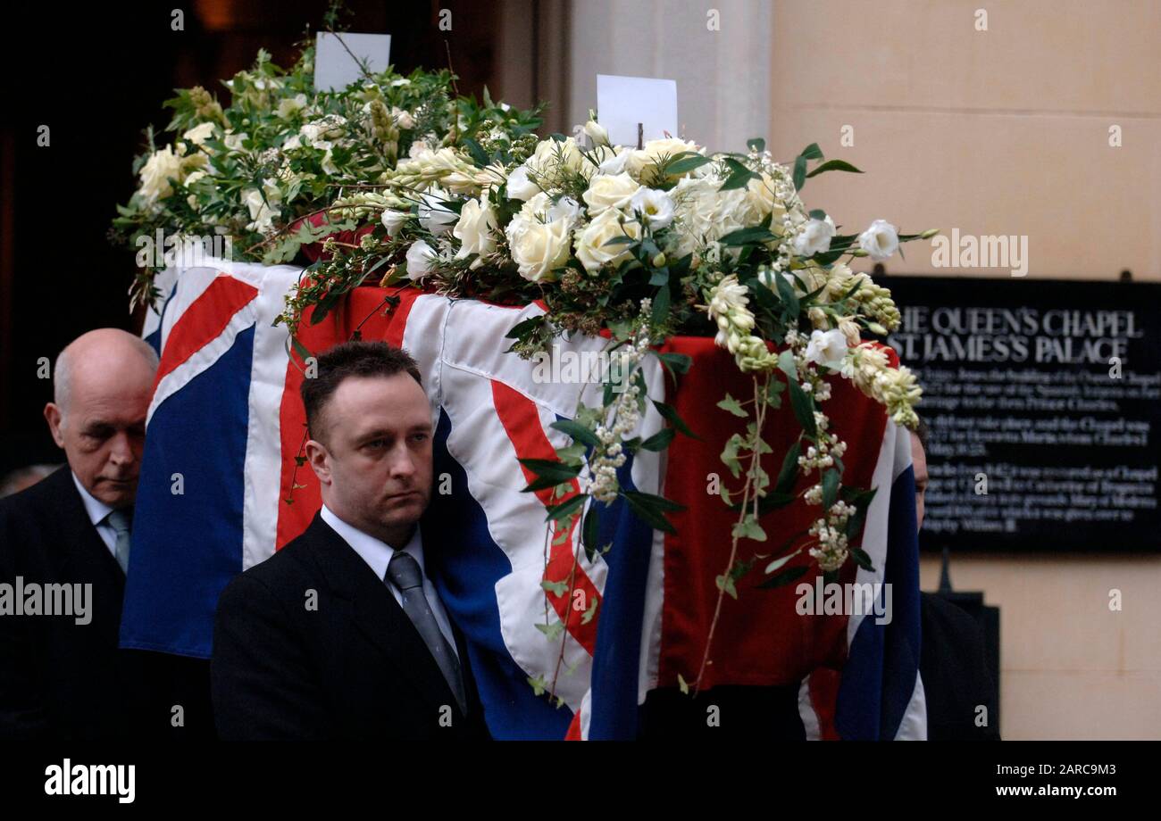 Beerdigung des Lieblingsbutlers Wiliam Tallon der Königinmutter, auch liebevoll bekannt als "Backstairs Billy" in der Queen's Chapel im St James's Palace, London im Jahr 2007. Stockfoto