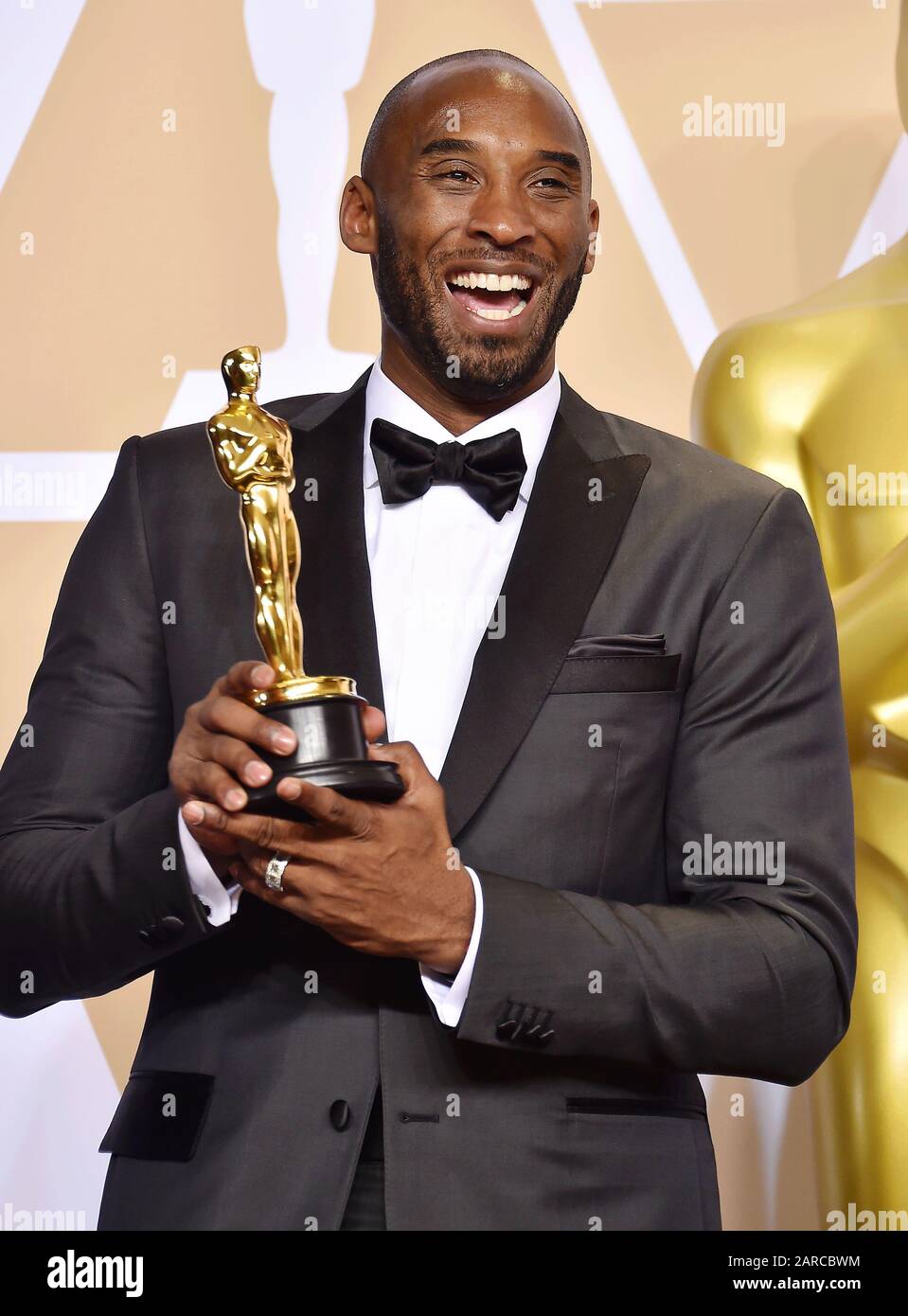 Hollywood, CA - 04. MÄRZ: Filmemacher Kobe Bryant posiert im Presseraum während der 90. Annual Academy Awards im Hollywood & Highland Center am 4. März 2018 in Hollywood, Kalifornien. Stockfoto