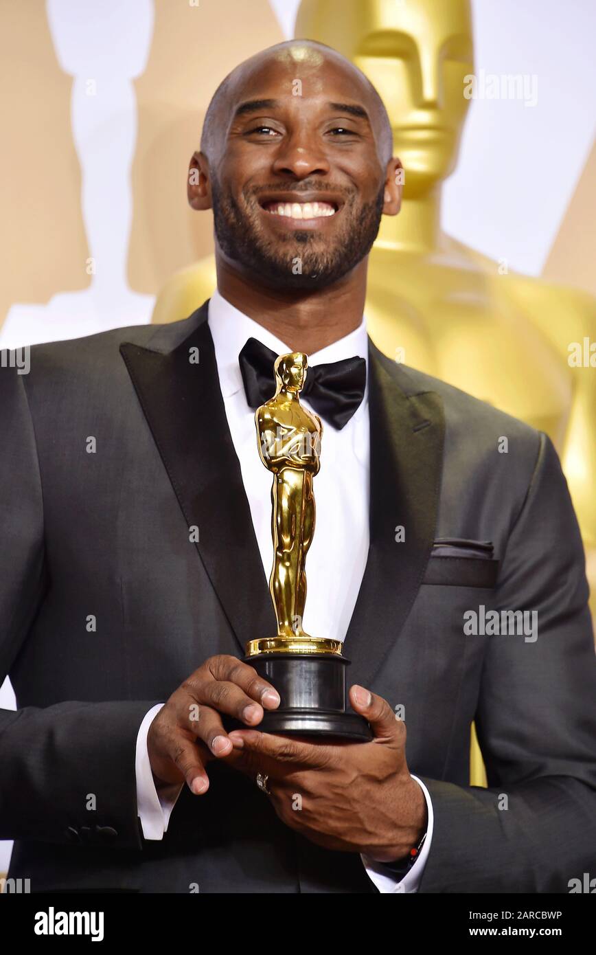 Hollywood, CA - 04. MÄRZ: Filmemacher Kobe Bryant posiert im Presseraum während der 90. Annual Academy Awards im Hollywood & Highland Center am 4. März 2018 in Hollywood, Kalifornien. Stockfoto