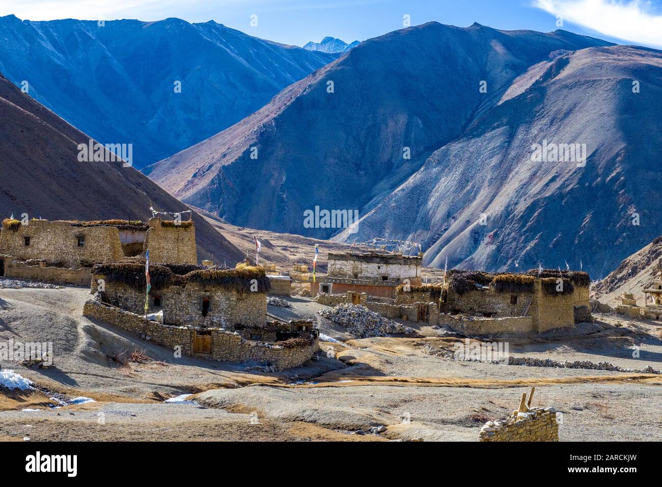 Traditionelles tibetisches Haus/Gehöft in der Nähe von Dho Tarap in der Region Dolpo in Nepal Stockfoto