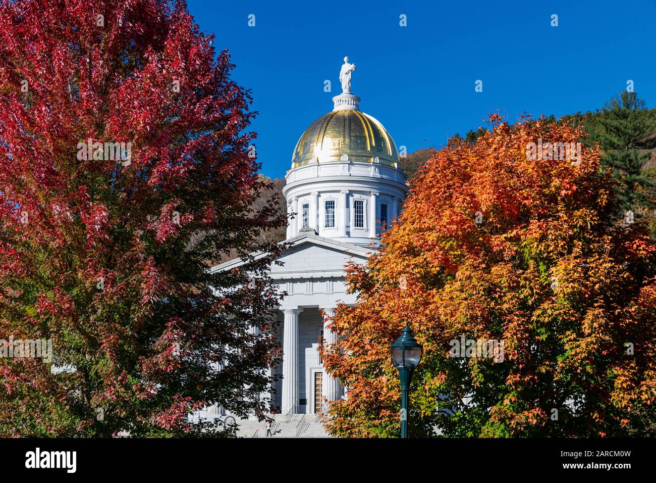 Vermont State House mit Herbstfarbe. Stockfoto