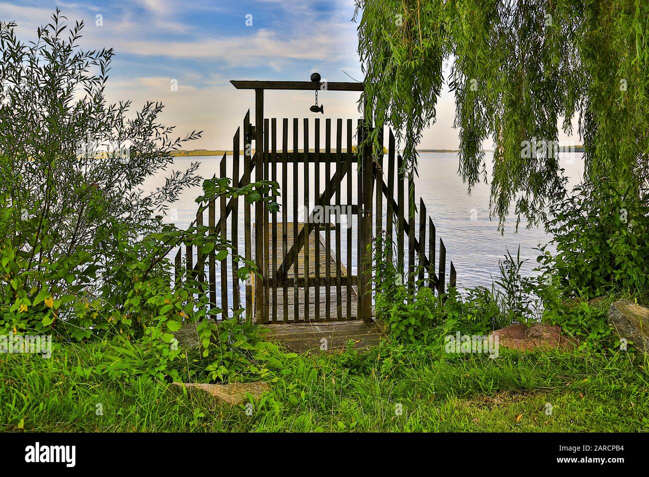 Der Besitzer dieser Anlegestelle am großen Plöner See muss sein Eigentum wirklich lieben. Stockfoto