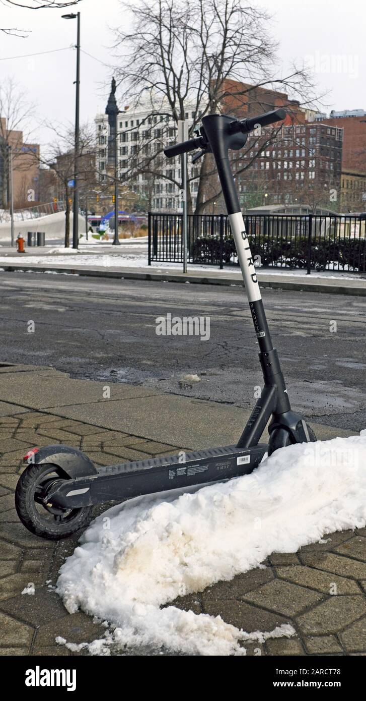 Scooter winter -Fotos und -Bildmaterial in hoher Auflösung – Alamy
