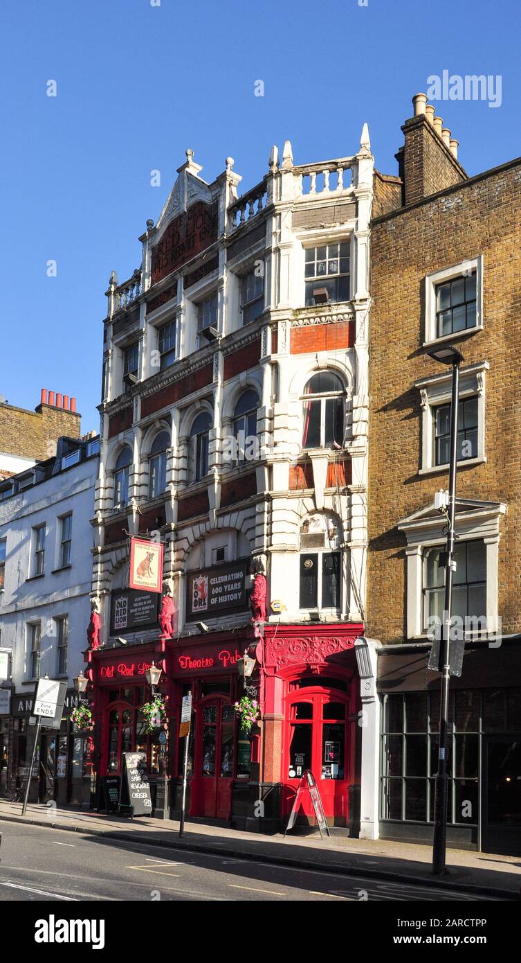 The Old Red Lion Pub and Theatre, St John Street, Islington, London, England, Großbritannien Stockfoto