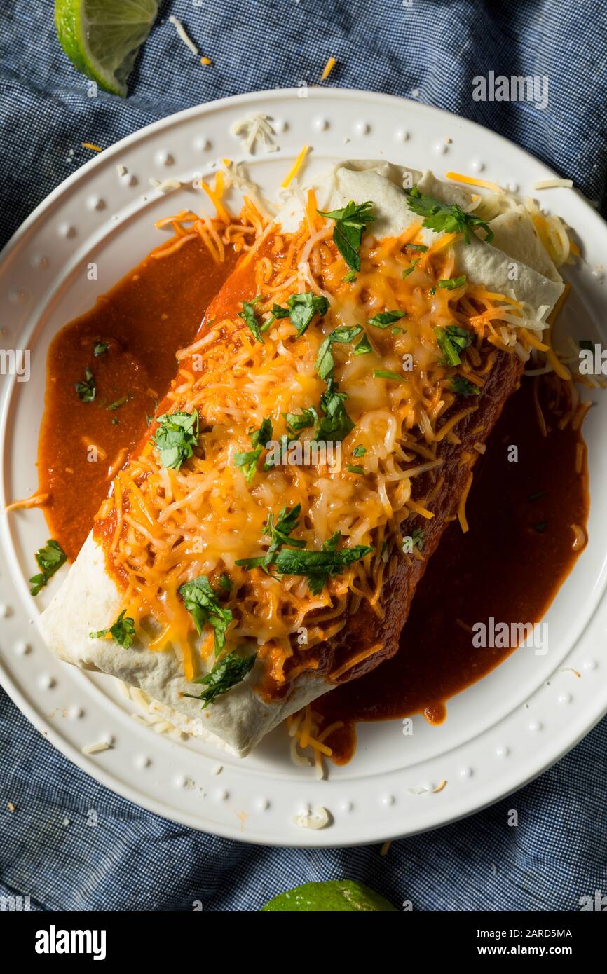 Hausgemachter Würziger, Rauchender Beef Burrito mit Bohnen und Cilantro Stockfoto