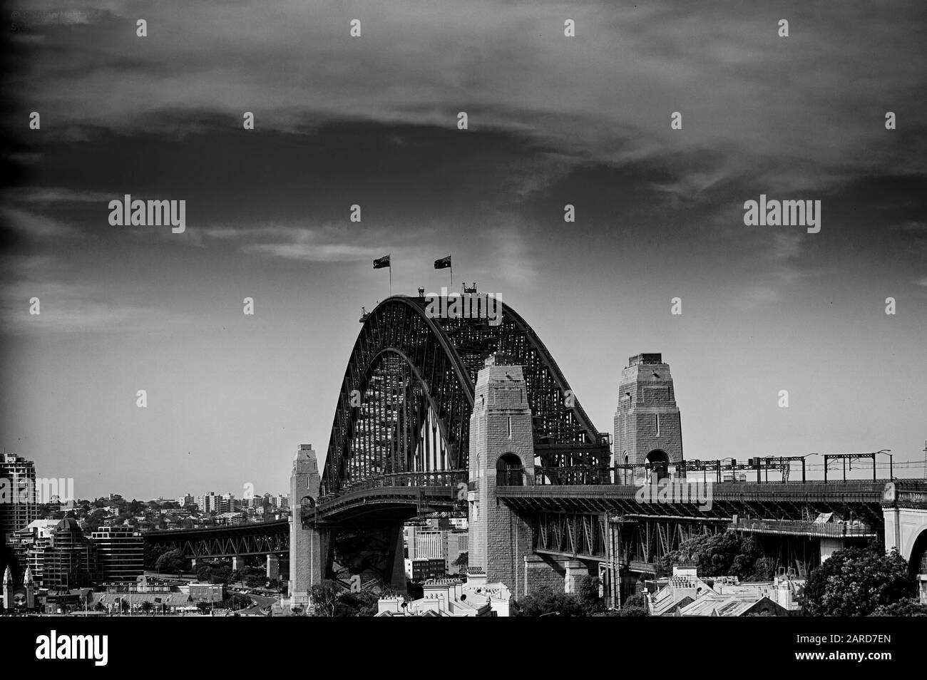 Sydney Harbour Bridge in Schwarzweiß Stockfoto