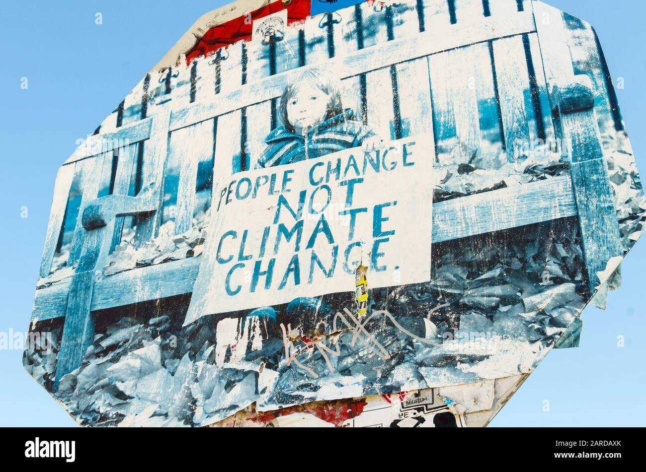 Ein Zeichen, das den Menschen Veränderungen vorschlägt, nicht den Klimawandel Stockfoto