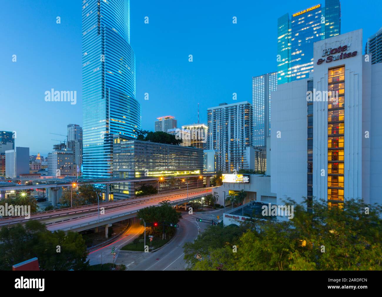 Blick auf die Innenstadt von Miami von metrorail Station, Miami, Florida, Vereinigte Staaten von Amerika, Nordamerika Stockfoto