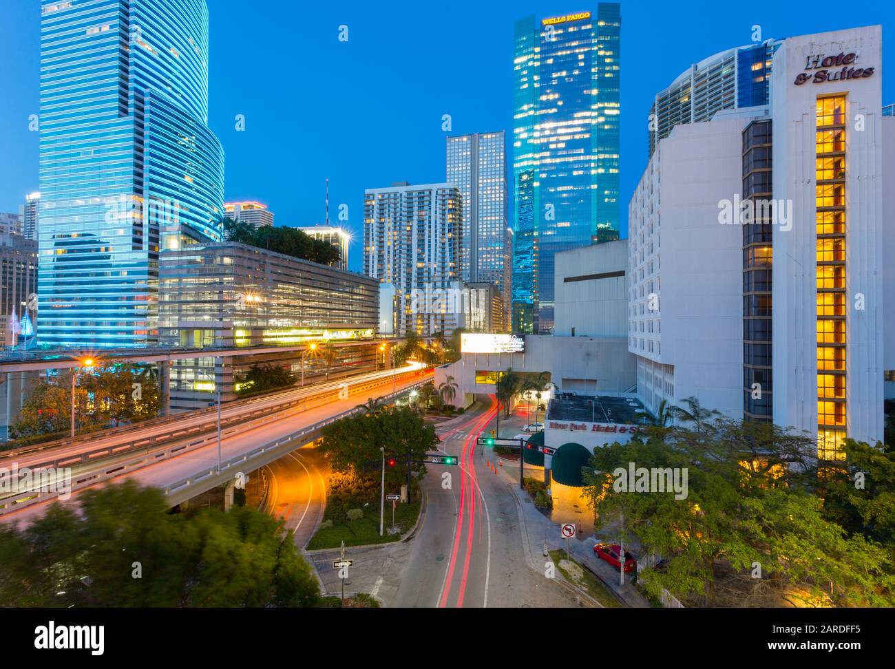 Blick auf die Innenstadt von Miami von metrorail Station, Miami, Florida, Vereinigte Staaten von Amerika, Nordamerika Stockfoto
