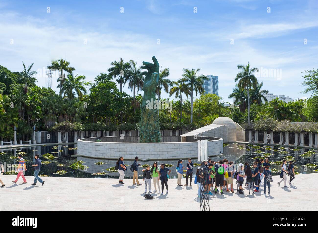Blick auf das Holocaust-Museum und den Botanischen Garten, South Beach, Miami, Florida, Vereinigte Staaten von Amerika, Nordamerika Stockfoto