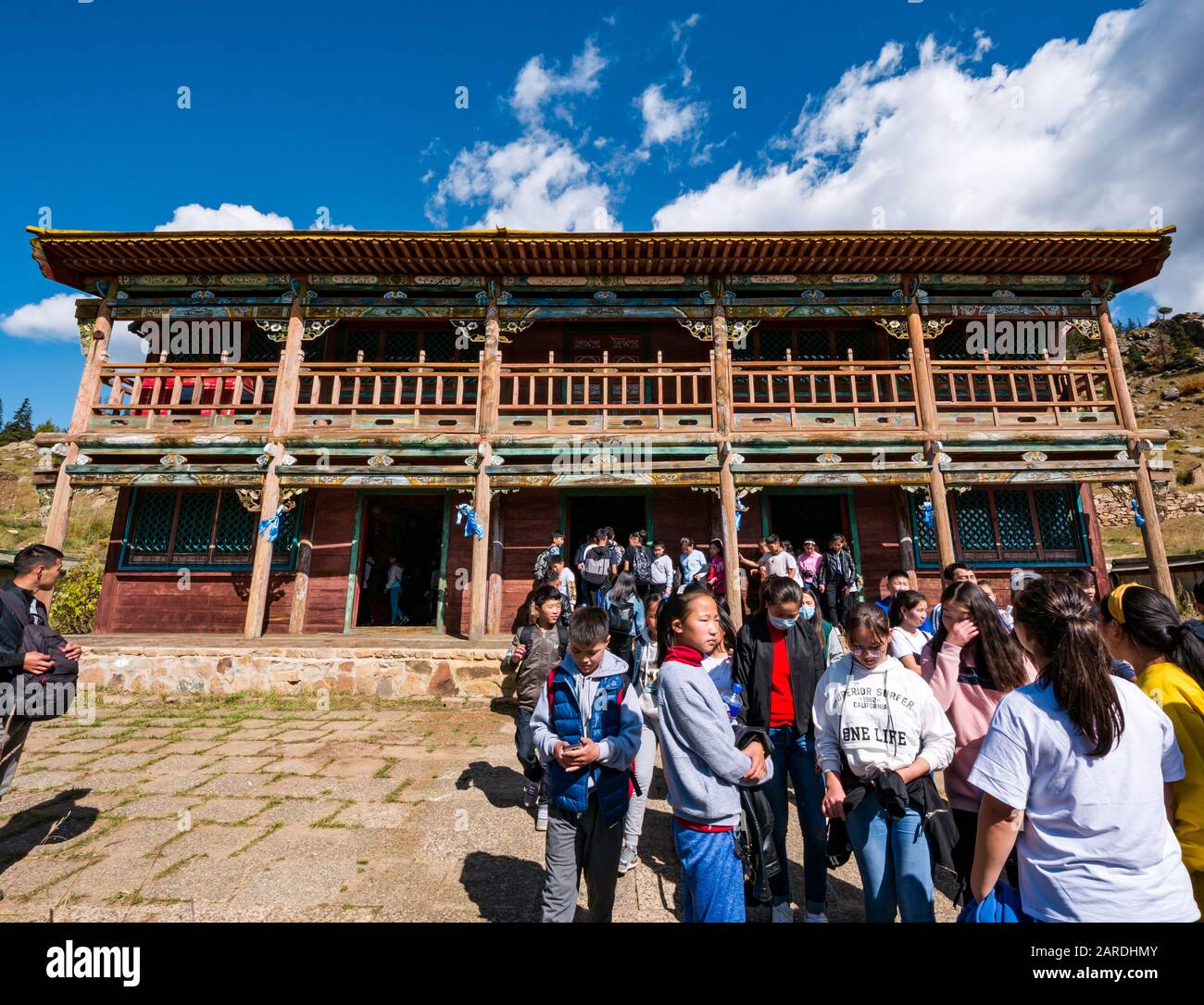 Schüler, die in Manzushir Khiid oder Manjusri, Bodg Khan Mountains, der Mongolei, zu Besuch sind Stockfoto