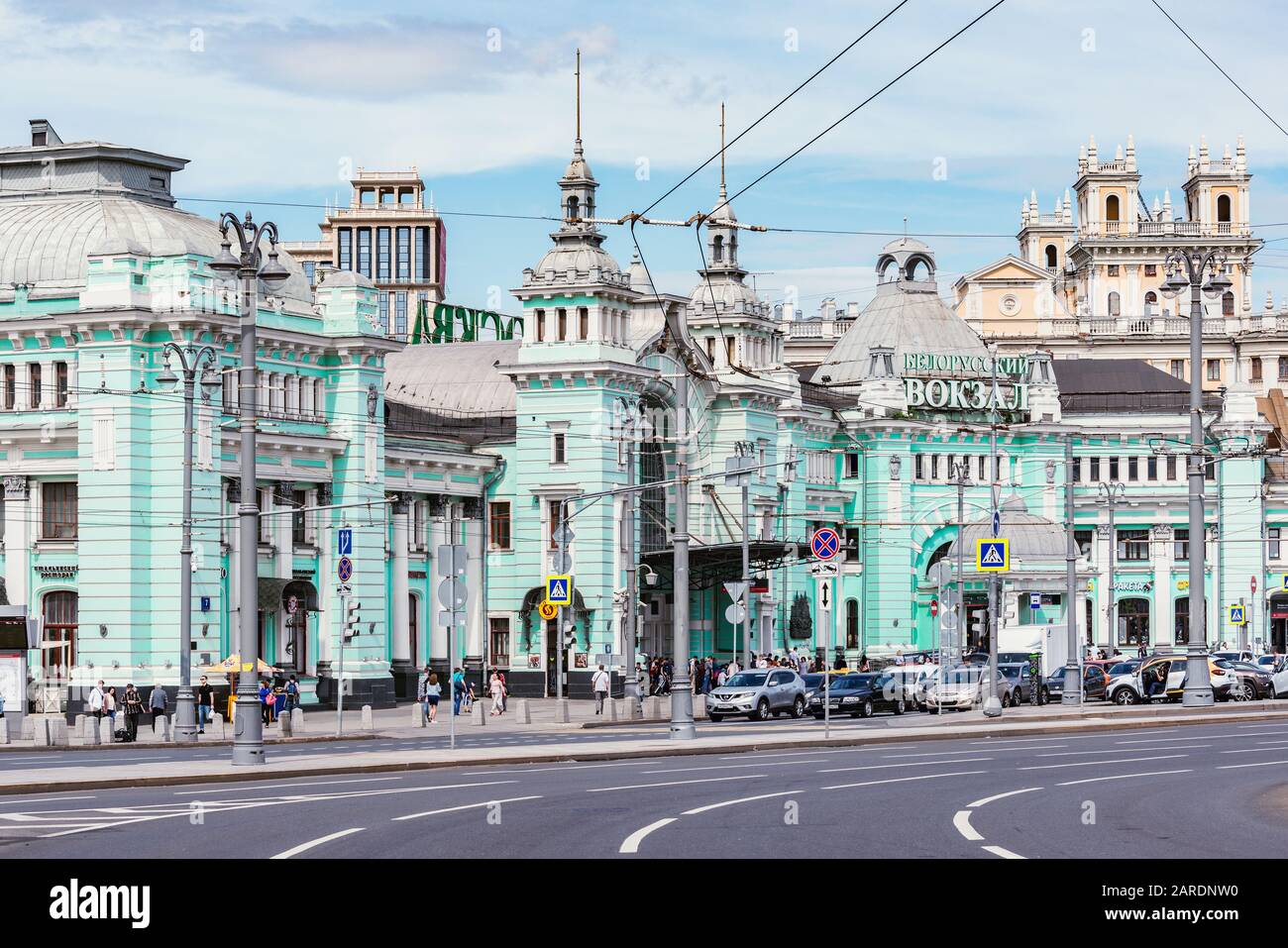 Moskau, Russland - 01. Juni 2019: Blick auf den Platz am weißrussischen Bahnterminal. Stockfoto