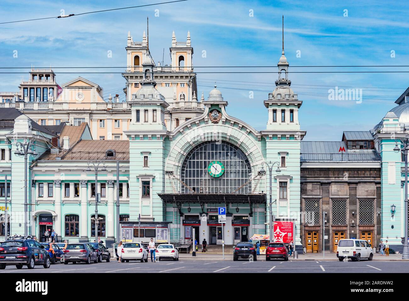 Moskau, Russland - 01. Juni 2019: Blick auf den Platz am weißrussischen Bahnterminal. Stockfoto