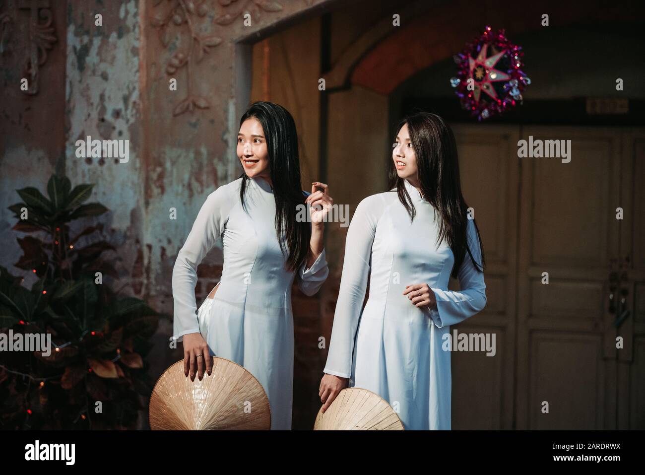 Vietnamesisches Hochzeitskleid Stockfotos Und Bilder Kaufen Alamy
