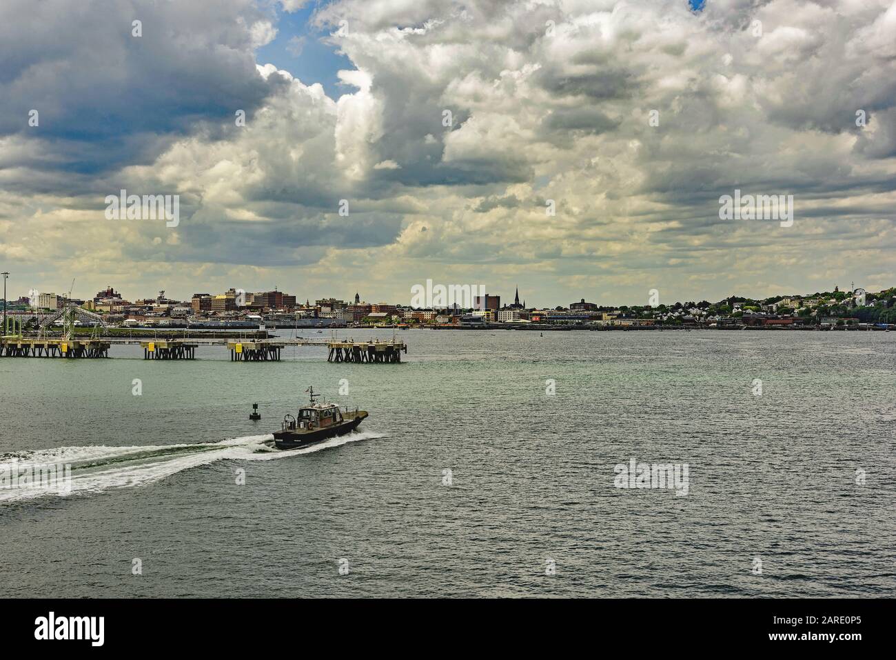 Portland, Maine Hafen mit Pilotboot Stockfoto