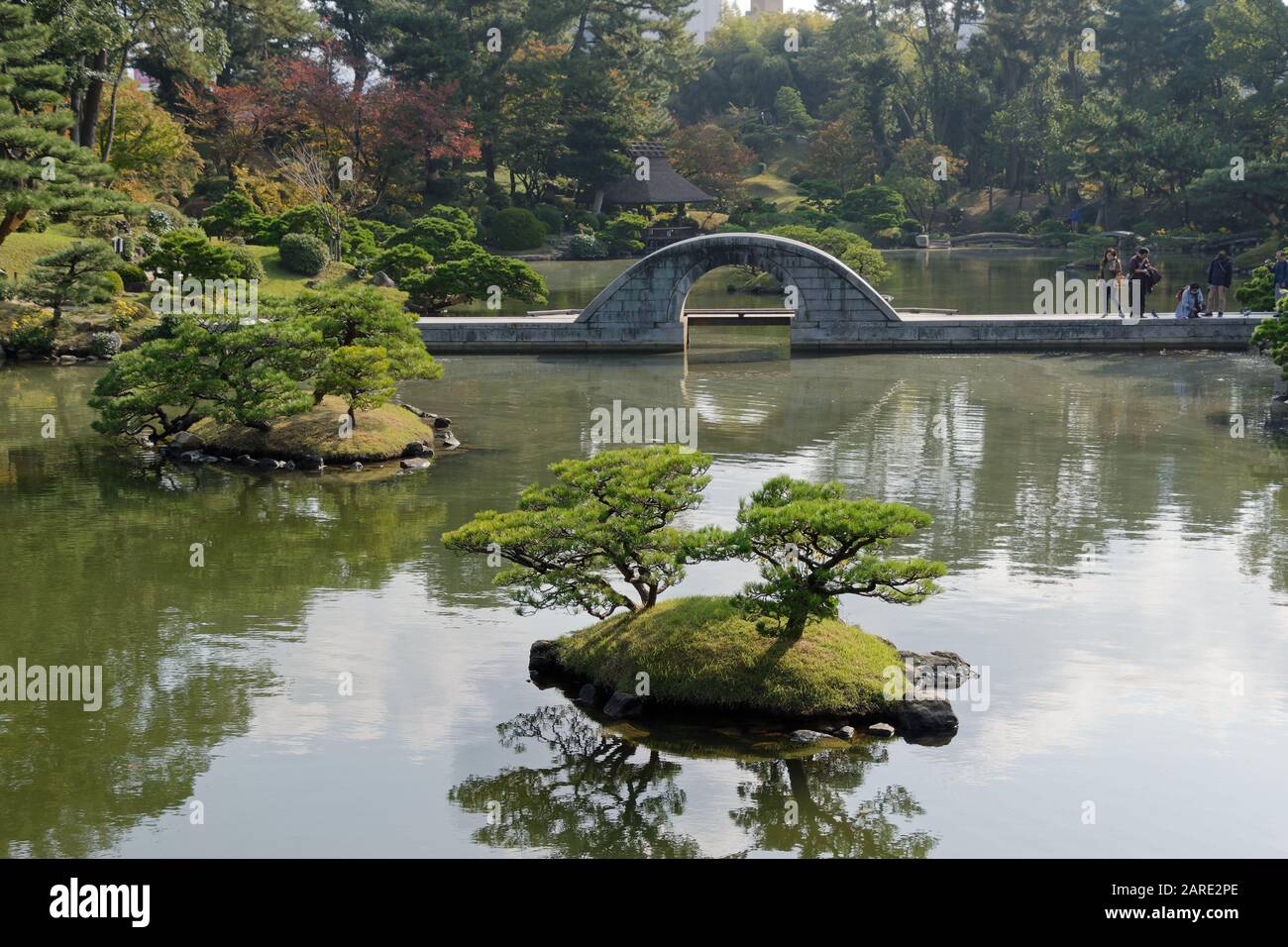 Shukkei-en Garden (Garten mit gesunkener Landschaft), Hiroshima, Japan, ein traditioneller japanischer Garten Stockfoto