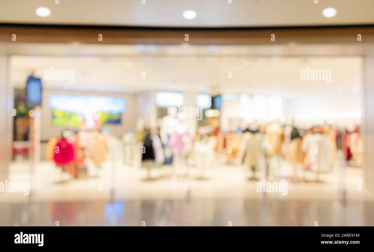 Abstrakter Verschwommener Hintergrund, verwackelte Anzeige Bekleidungsgeschäft im Einkaufszentrum mit Bokeh Light, entschärftem Einkaufszentrum im Kaufhaus für Fashion bu Stockfoto