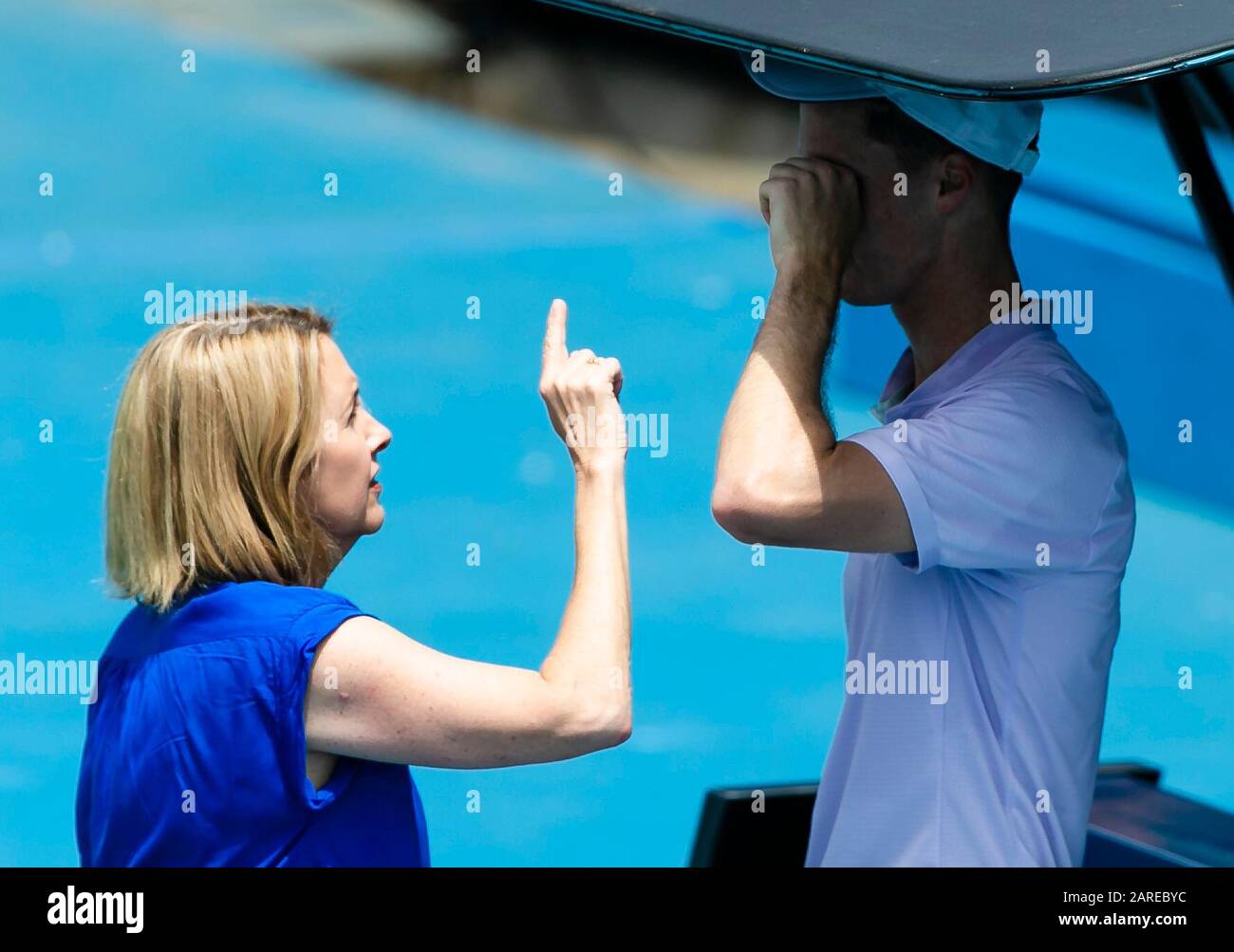 Melbourne, Australien. Januar 2020. Joe Salisbury aus Großbritannien wird beim Tennisturnier des Australian Open Grand Slam 2020 in Melbourne, Australien medizinisch beachtet. Credit: Frank Molter/Alamy Live News Stockfoto