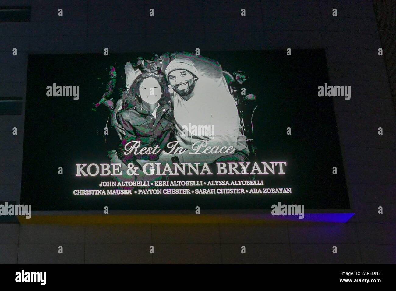 Las Vegas, NV, USA. Januar 2020. Atmosphäre Los Angeles Laker Fans versammeln sich, um Kobe im Staples Center in Los Angeles, CA am 27. Januar 2020 zu betrauern. Kredit: Damairs Carter/Media Punch/Alamy Live News Stockfoto