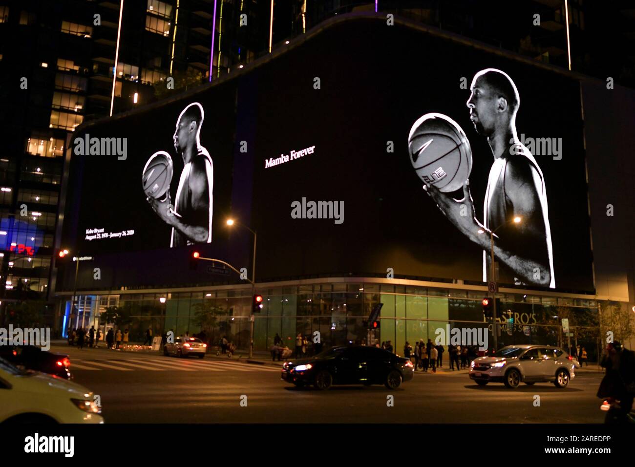 Las Vegas, NV, USA. Januar 2020. Atmosphäre Los Angeles Laker Fans versammeln sich, um Kobe im Staples Center in Los Angeles, CA am 27. Januar 2020 zu betrauern. Kredit: Damairs Carter/Media Punch/Alamy Live News Stockfoto
