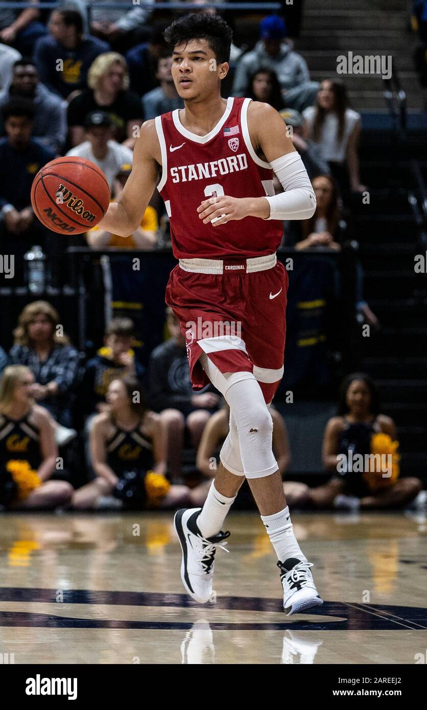 Berkeley, CA U.S. 26. Januar 2020. A. Stanford Cardinal Guard Tyrell Terry (3) bringt den Ball während des NCAA Men's Basketball Game zwischen Stanford Cardinal und den California Golden Bears 50-52 verloren im Hass Pavilion Berkeley Calif. Thurman James/CSM/Alamy Live News auf den Platz Stockfoto