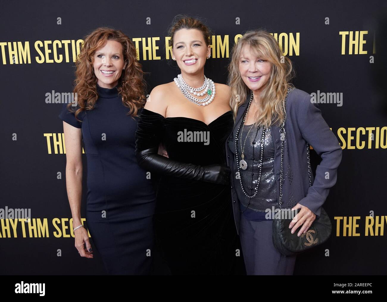 New York, Vereinigte Staaten. Januar 2020. Robyn Lively, Blake Lively und Elaine Lively kommen am 27. Januar 2020 bei der New Yorker "The Rhythm Section"-Vorführung an der Brooklyn Academy of Music auf den roten Teppich. Foto von John Angelillo/UPI Credit: UPI/Alamy Live News Stockfoto