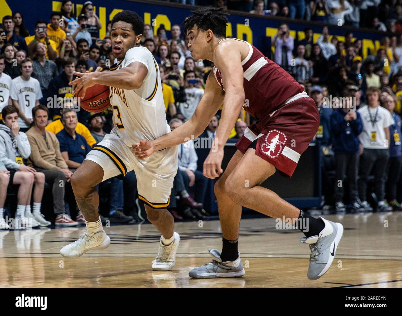 Berkeley, CA U.S. 26. Januar 2020. A. California Golden Bears Guard Kareem South (10) fährt während des NCAA Men's Basketball Game zwischen Stanford Cardinal und dem California Golden Bears 52-50 Sieg im Hass Pavilion Berkeley Calif. Thurman James/CSM/Alamy Live News zum Hoop Stockfoto