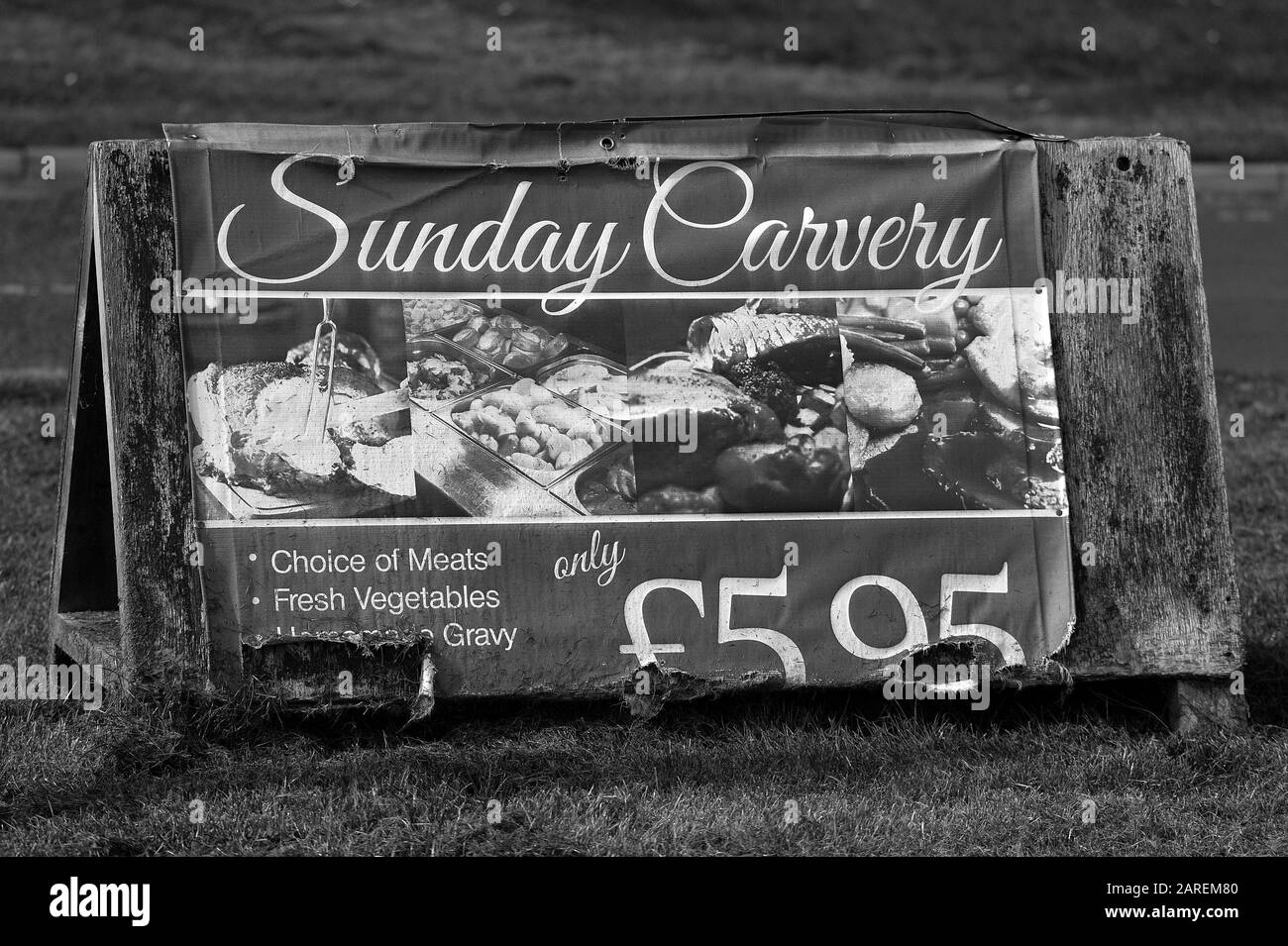 Sunday Carvery Schild, County Durham Stockfoto