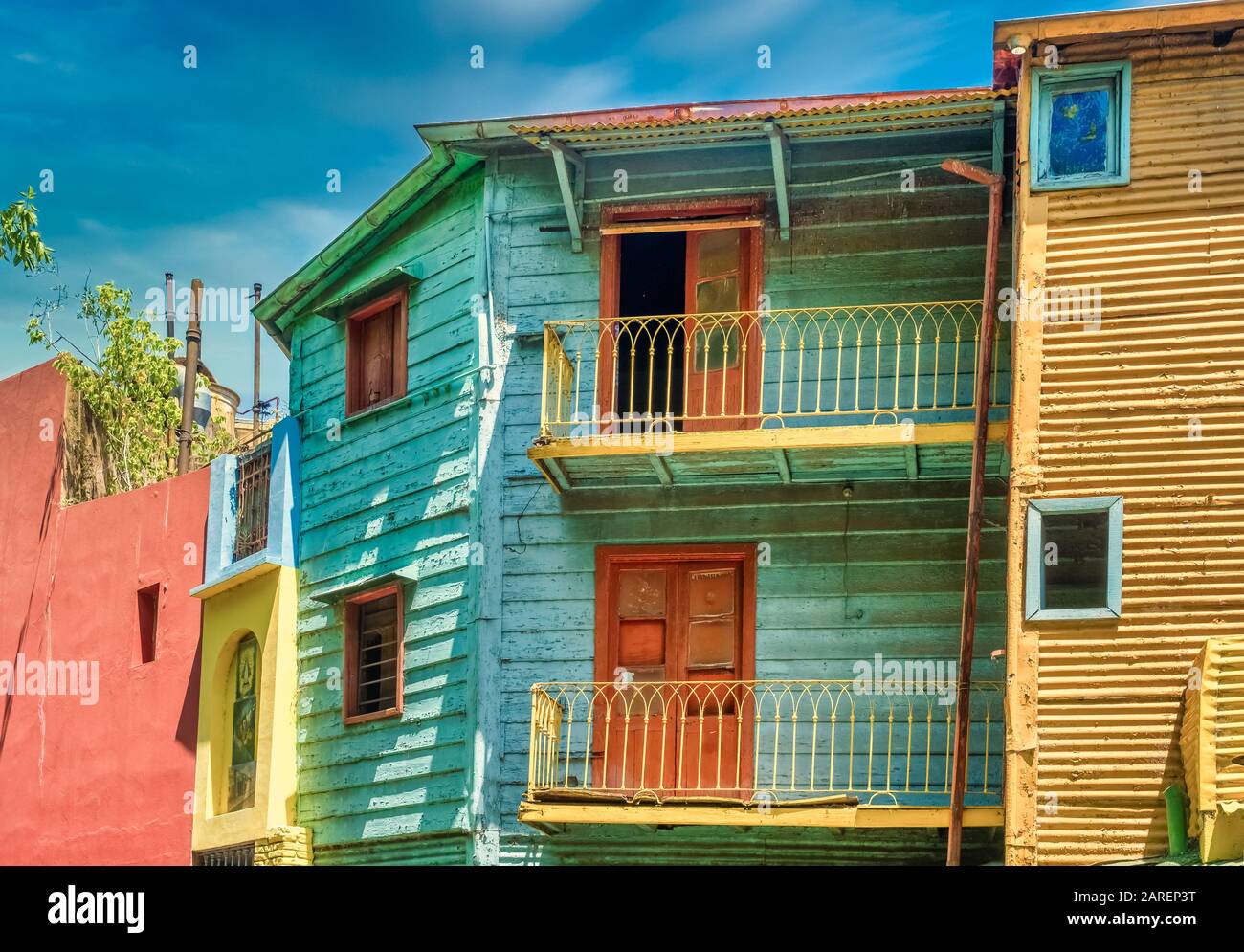 Bunte Caminto Straßenbilder in La Boca, dem ältesten Arbeiterviertel von Buenos Aires, Argentinien. Stockfoto