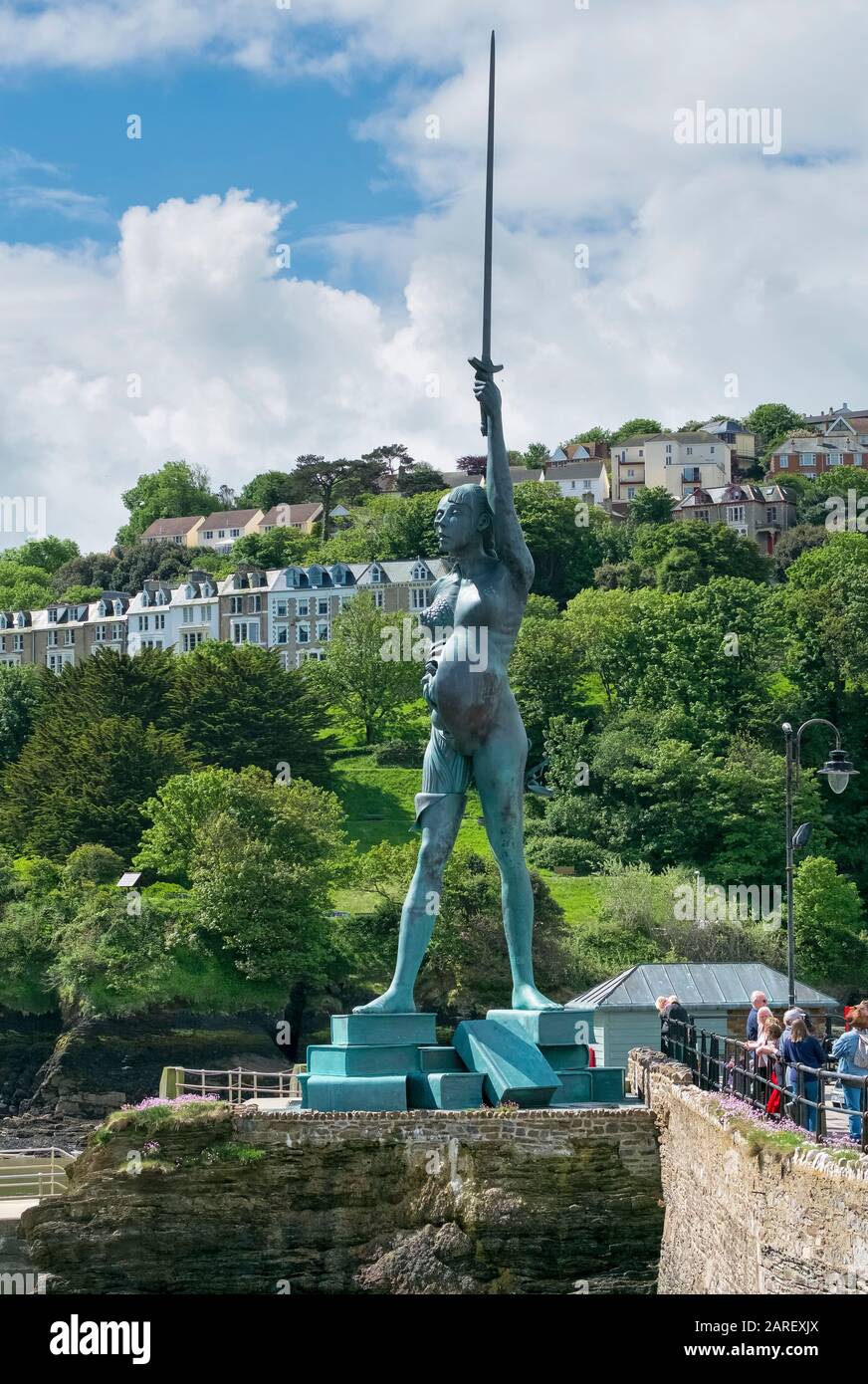 Ilfracombe Bronze-Statue-Skulptur Verity am Hafen North Devon UK Damien Hirst Stockfoto