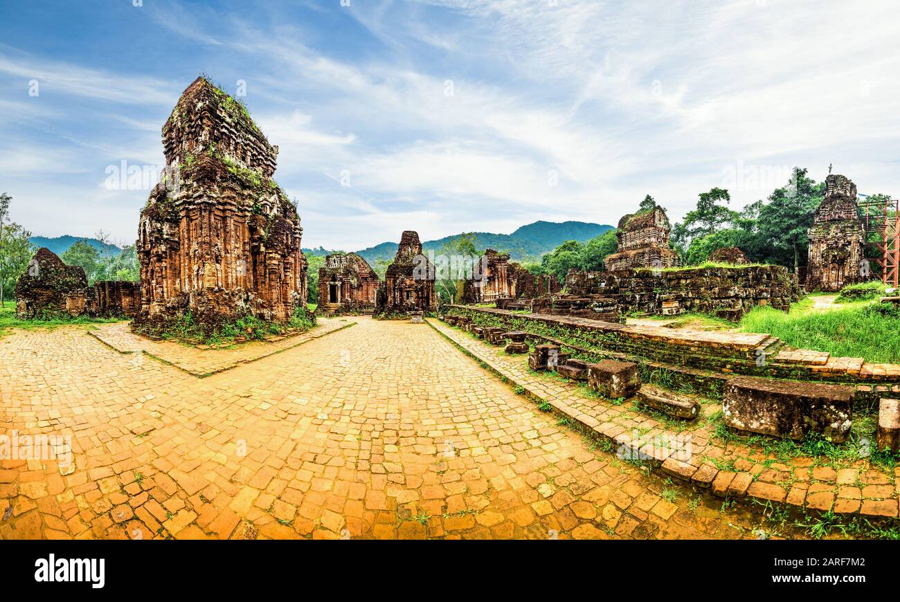 Landschaft mit My Son Sanctuary Complex, Ruinen Des Alten hindutempels in Vietnam Stockfoto