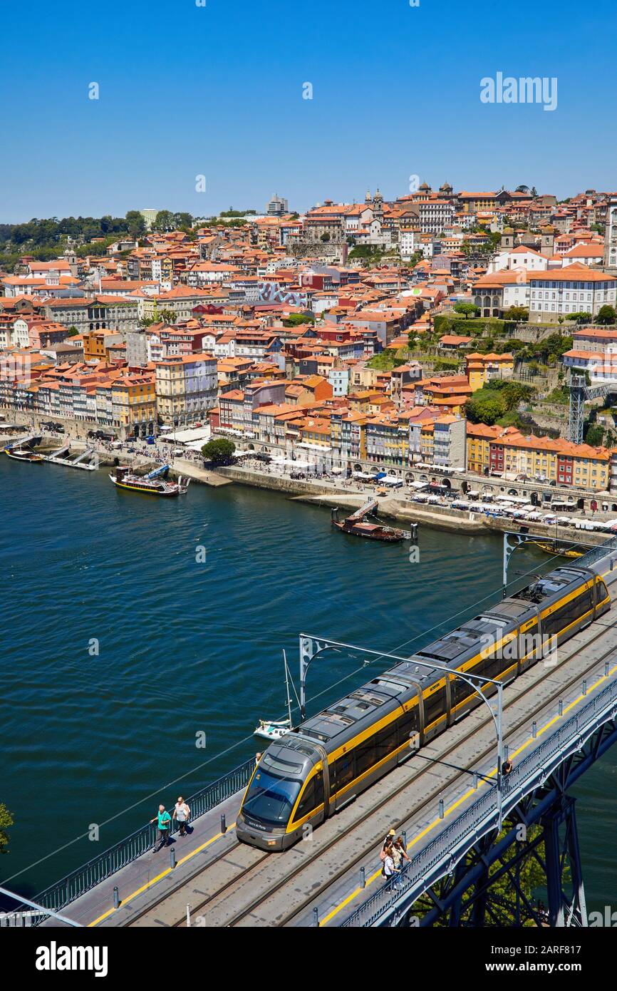 Straßenbahn, Brücke Ponte Dom Luis I, Fluss Rio Douro, Porto, Portugal Stockfoto