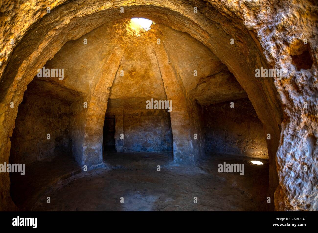 Spanien, Andalusien, Sevilla, "Archäologischer Komplex Carmona": Das Innere des Grabes von Servilia. Stockfoto