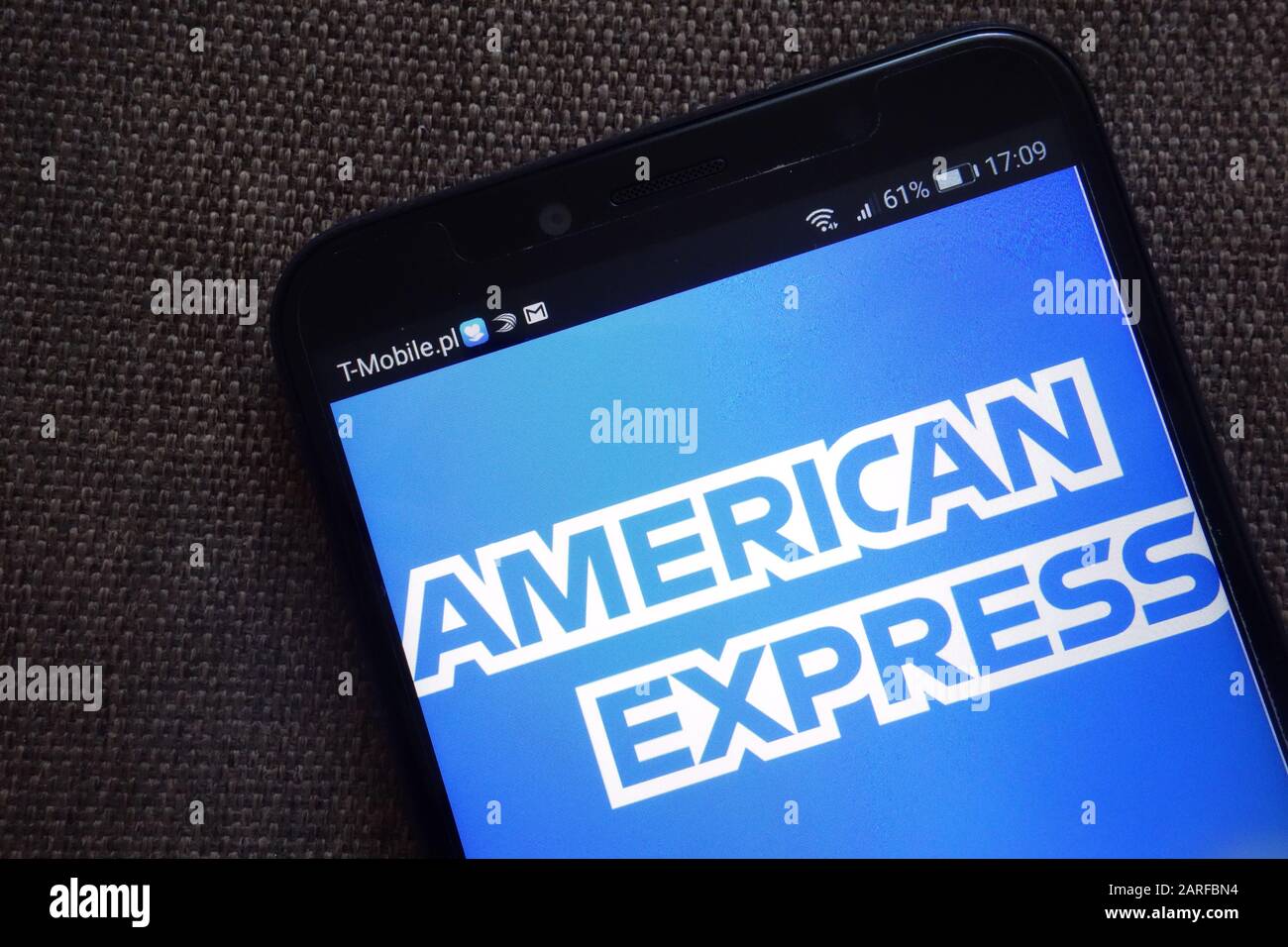 Das American Express Logo wird auf einem modernen Smartphone angezeigt Stockfoto