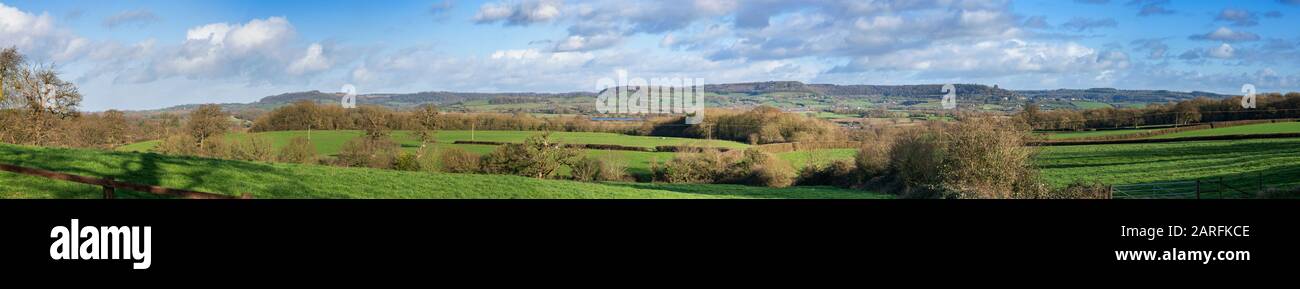 Cotswold Edge Escarpment zu den Cotswold Hills, Gloucestershire, England, Großbritannien Stockfoto