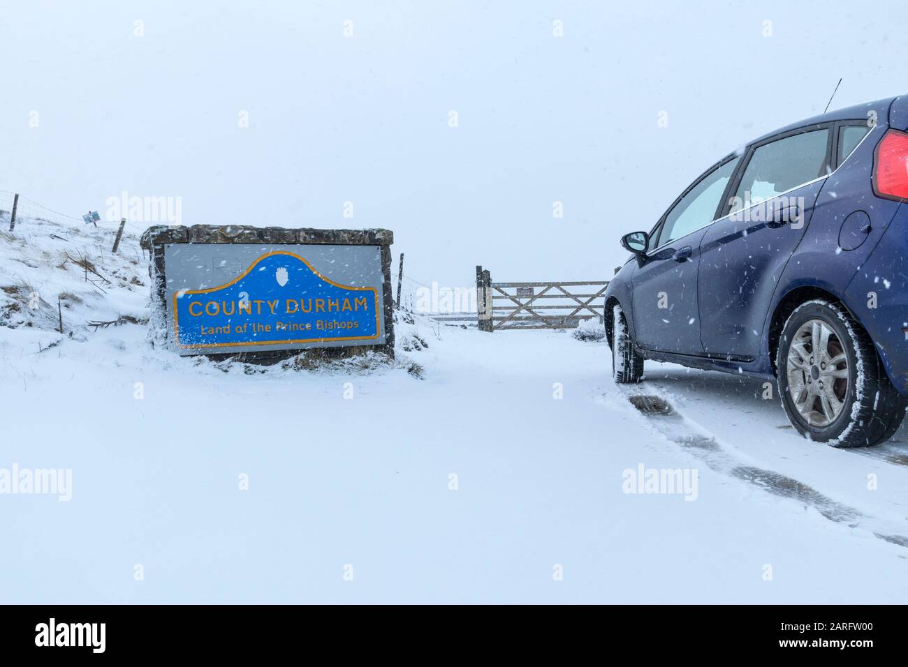 Teesdale, County Durham, Großbritannien. Januar. Wetter in Großbritannien. Schnee beeinträchtigt die B6277-Straße zwischen Middleton-in-Teesdale im County Durham und Alston in Cumbria. Credit: David Forster/Alamy Live News Stockfoto